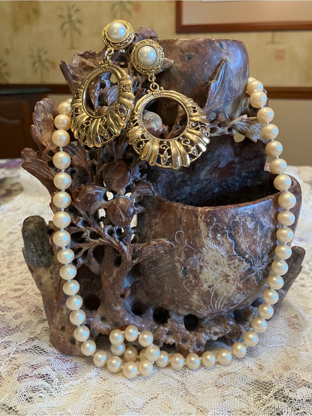1928 Gold Earrings and a knotted Pearl Necklace with gold clasp